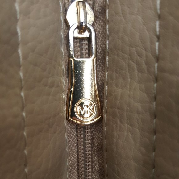 Women's MICHAEL KORS Large Luggage  Beige Leather Satchel Bag Tote Handbag - Picture 10 of 16